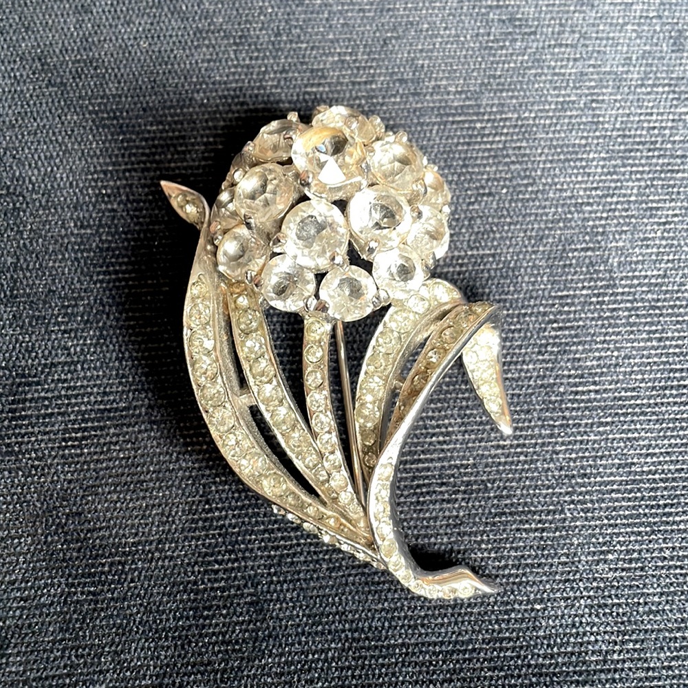 Vintage rhinestone silver flower pin